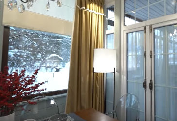 Винтажная кухня с буфетом и верандой